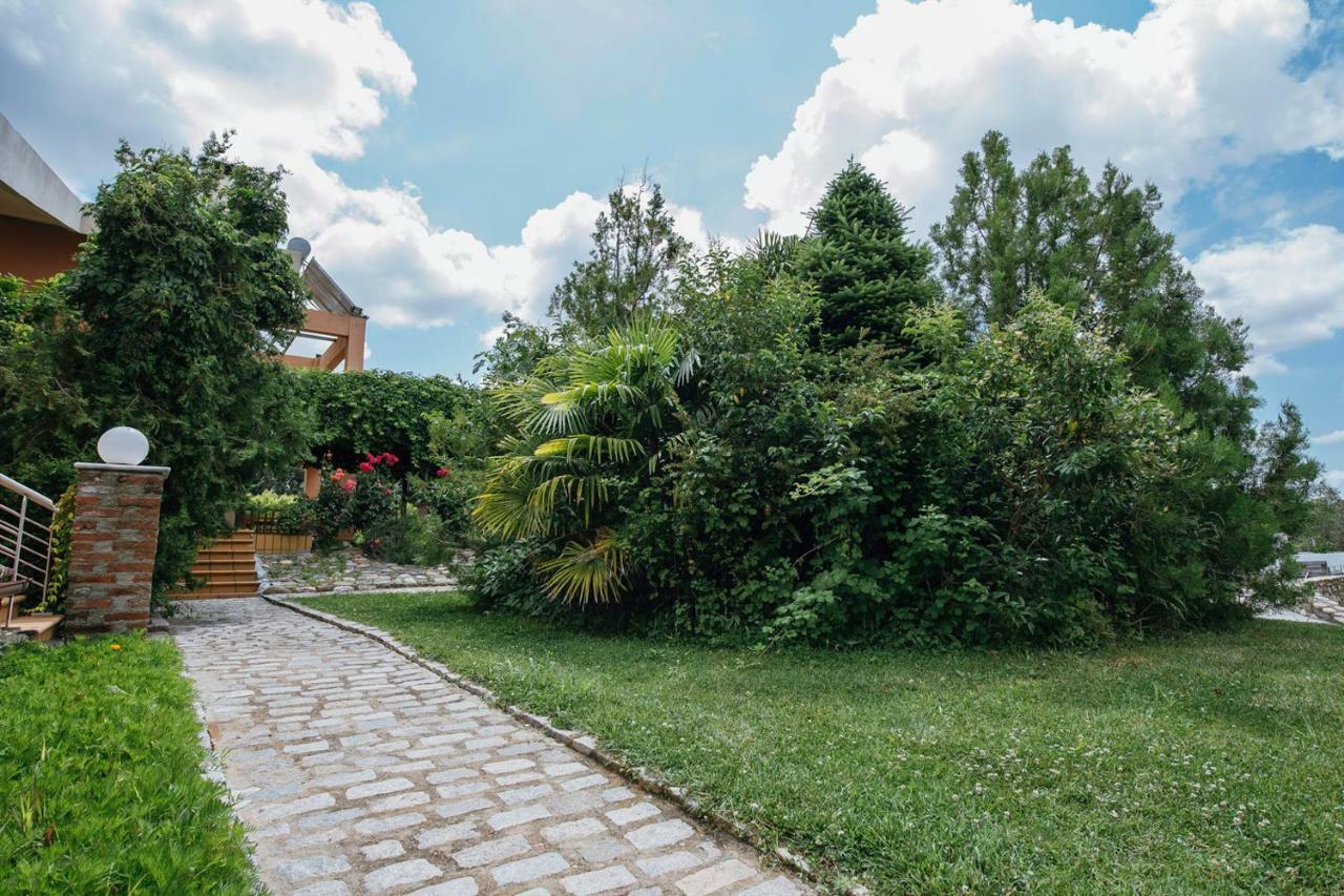 Loft Apartments Komotini Buitenkant foto